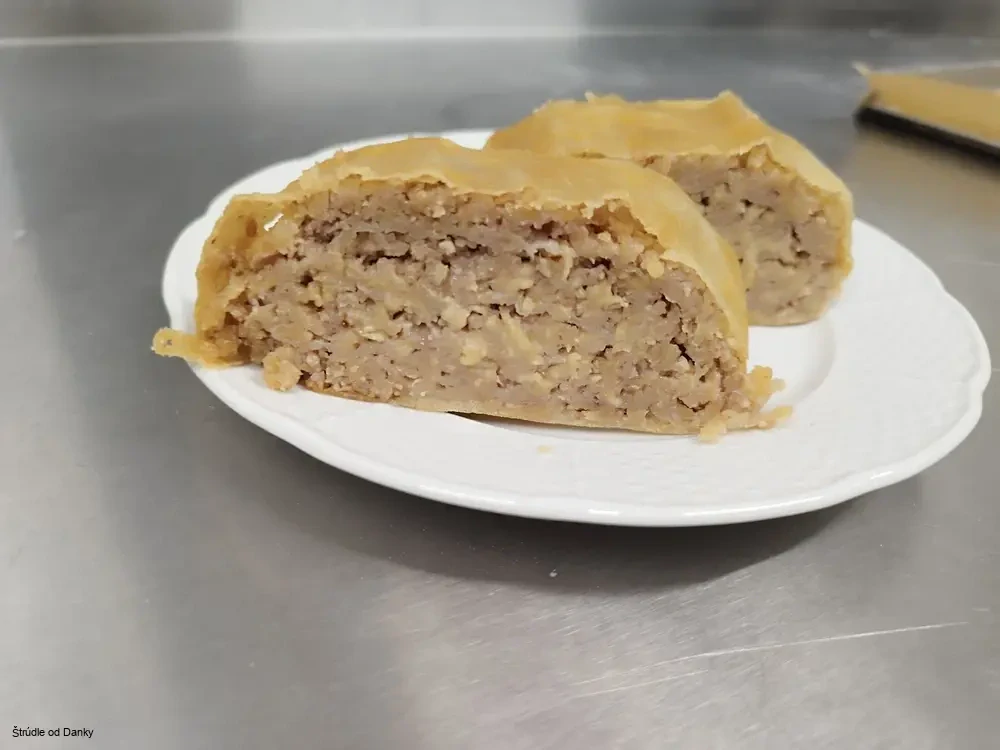 Orechovo-jablková štrúdla 130g ( štrúdla s ťahaneho cesta) – Obrázok 2